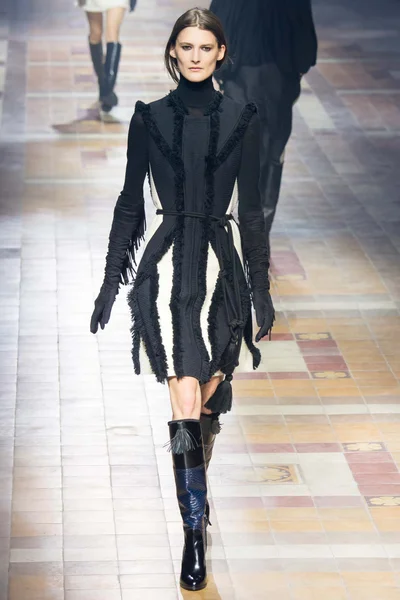 Look 18